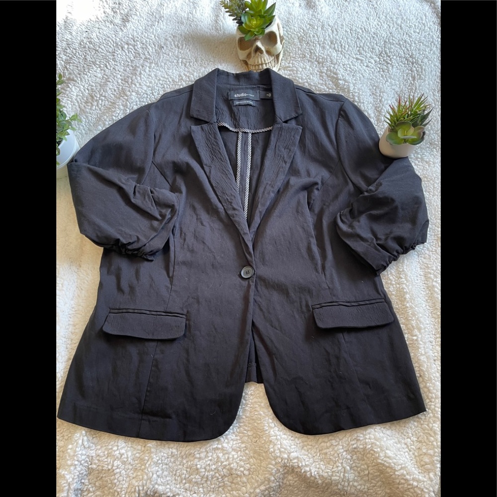 Torrid black stretch blazer in size 2
